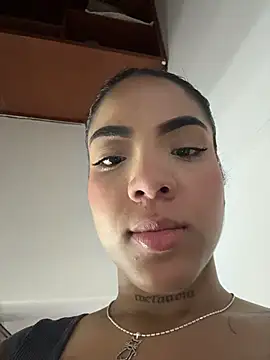 Maryybellax online show from April 2026 11:06:01 PM