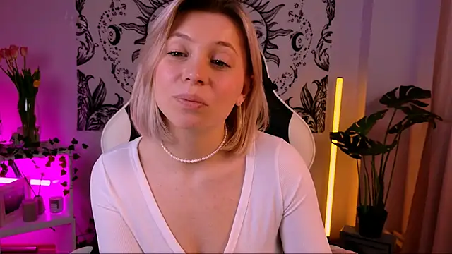 Snapshot of EllySunlover chatting on March 2025 09:06:02 AM EllySunlover online show from March 2025 09:06:02 AM