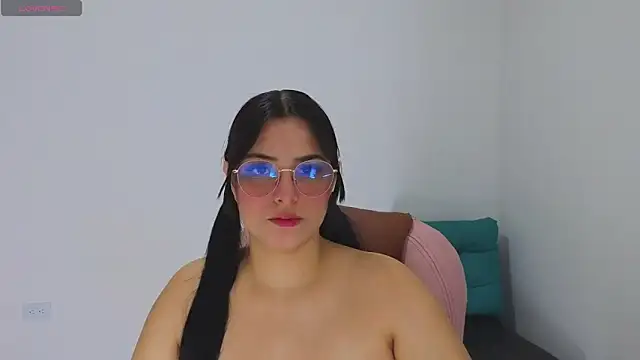 Snapshot of atenea_02_love chatting on May 2026 11:02:02 PM atenea 02 love online show from May 2026 11:02:02 PM