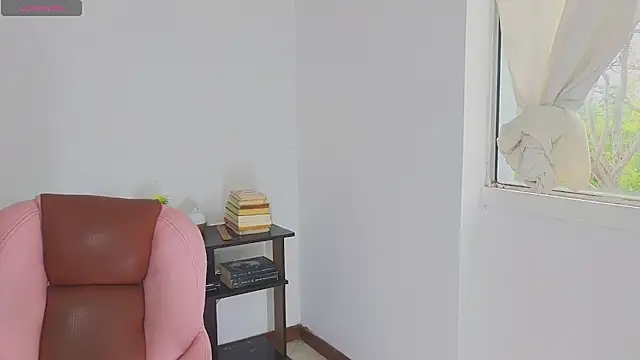 Snapshot of atenea_02_love chatting on May 2026 10:09:01 PM atenea 02 love online show from May 2026 10:09:01 PM