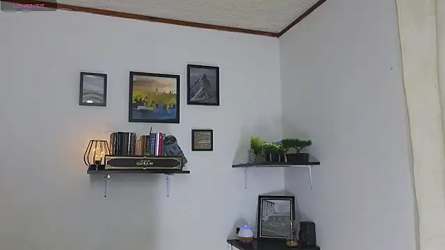 Snapshot of atenea_02_love chatting on May 2026 09:59:01 PM atenea 02 love online show from May 2026 09:59:01 PM