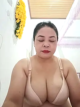 Baby-bigtits2024 online show from February 2025 01:03:01 AM