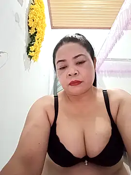 Baby-bigtits2024 online show from February 2025 01:11:02 PM