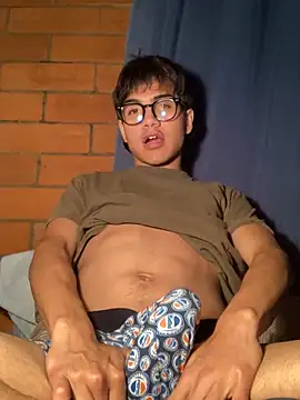 Snapshot of shadowsofgarden chatting on March 2025 03:02:02 AM shadowsofgarden online show from March 2025 03:02:02 AM