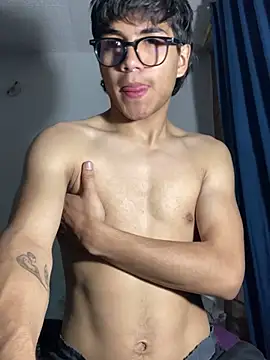 Snapshot of shadowsofgarden chatting on March 2025 01:34:02 AM shadowsofgarden online show from March 2025 01:34:02 AM