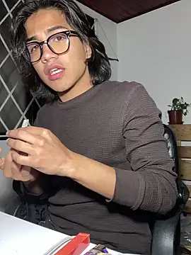 Snapshot of shadowsofgarden chatting on February 2025 04:02:02 AM shadowsofgarden online show from February 2025 04:02:02 AM