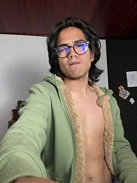 Snapshot of shadowsofgarden chatting on February 2025 04:07:01 AM shadowsofgarden online show from February 2025 04:07:01 AM