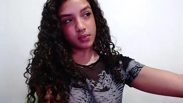 Snapshot of Majo_BigTits chatting on September 2025 08:15:01 AM Majo BigTits online show from September 2025 08:15:01 AM