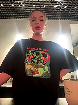 AlexaBright online show from November 2025 07:06:01 PM