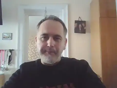 Snapshot of Szolga10 chatting on November 2025 10:52:02 AM Szolga10 online show from November 2025 10:52:02 AM