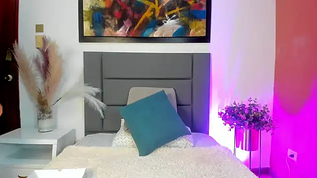 MiaHertz online show from December 2025 03:47:01 PM