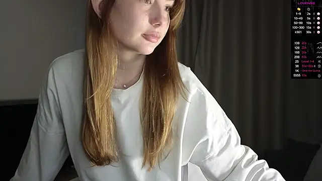 Snapshot of Sakura_Moore chatting on October 2025 01:43:01 PM Sakura Moore online show from October 2025 01:43:01 PM