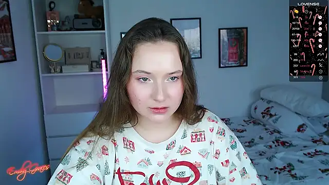 Snapshot of EmilyxxGraces chatting on December 2025 08:09:02 AM EmilyxxGraces online show from December 2025 08:09:02 AM