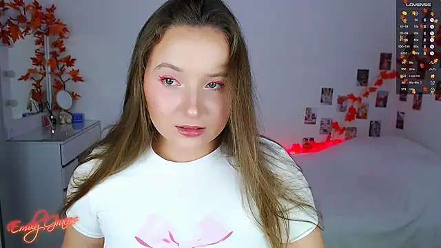 Snapshot of EmilyxxGraces chatting on September 2025 07:20:02 PM EmilyxxGraces online show from September 2025 07:20:02 PM