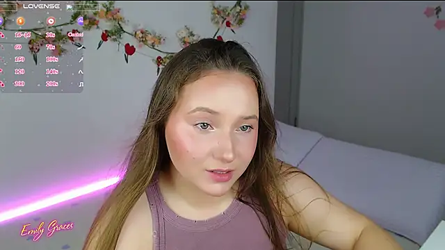 Snapshot of EmilyxxGraces chatting on June 2026 10:59:01 PM EmilyxxGraces online show from June 2026 10:59:01 PM