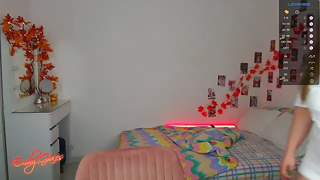 Snapshot of EmilyxxGraces chatting on November 2025 12:21:02 AM EmilyxxGraces online show from November 2025 12:21:02 AM