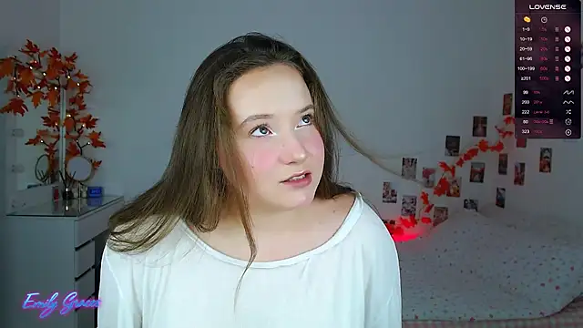 Snapshot of EmilyxxGraces chatting on September 2025 12:47:02 AM EmilyxxGraces online show from September 2025 12:47:02 AM