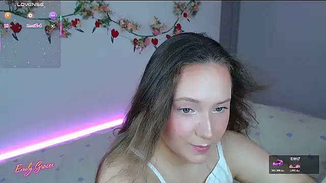 Snapshot of EmilyxxGraces chatting on June 2026 07:24:01 PM EmilyxxGraces online show from June 2026 07:24:01 PM