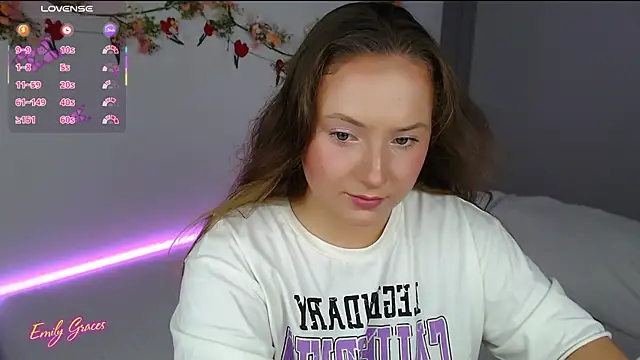 Snapshot of EmilyxxGraces chatting on July 2026 12:29:02 AM EmilyxxGraces online show from July 2026 12:29:02 AM