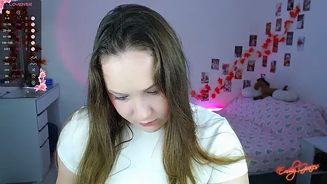 Snapshot of EmilyxxGraces chatting on December 2025 11:47:02 PM EmilyxxGraces online show from December 2025 11:47:02 PM