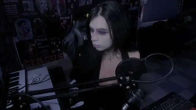 Snapshot of rotten_dreams chatting on February 2025 10:47:02 PM rotten dreams online show from February 2025 10:47:02 PM