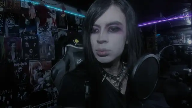 Snapshot of rotten_dreams chatting on February 2025 11:41:02 PM rotten dreams online show from February 2025 11:41:02 PM