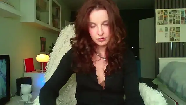Snapshot of MollyBer chatting on June 2026 03:23:02 PM MollyBer online show from June 2026 03:23:02 PM