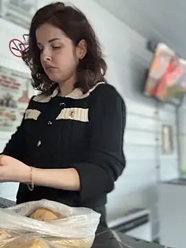 MollyBer online show from April 2026 04:58:02 PM