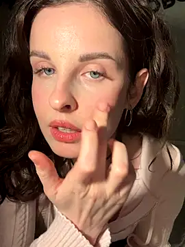 MollyBer online show from October 2025 07:32:01 PM