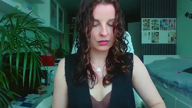 MollyBer online show from April 2026 12:21:02 PM