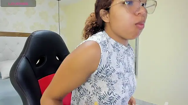 MELINAMARTINS online show from October 2025 12:50:01 PM