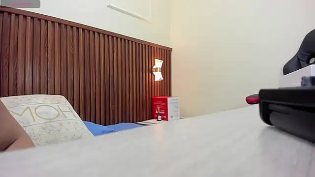 MELINAMARTINS online show from November 2025 07:40:01 PM