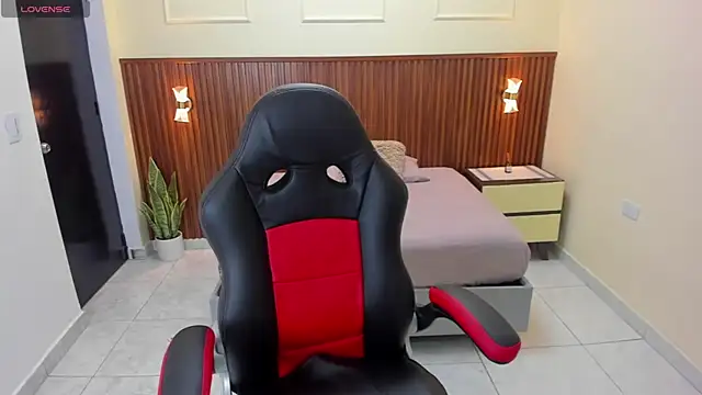 MELINAMARTINS online show from November 2025 07:36:01 PM