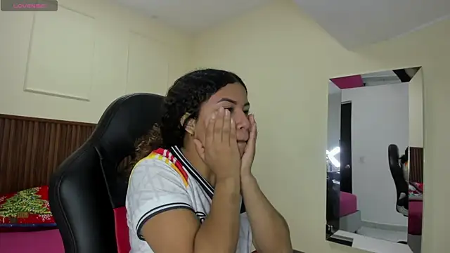 MELINAMARTINS online show from December 2025 07:36:05 PM