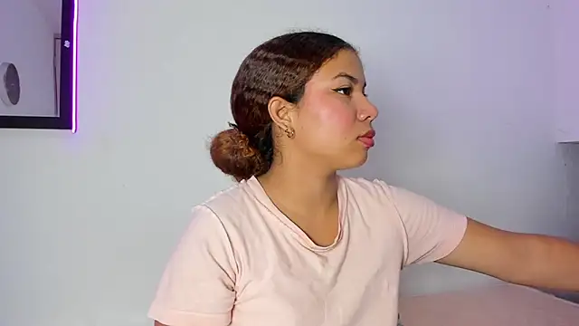 MELINAMARTINS online show from May 2026 10:48:02 PM