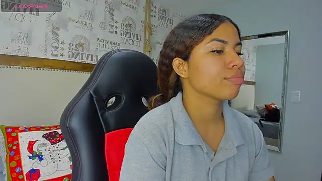 MELINAMARTINS online show from December 2025 07:08:02 PM