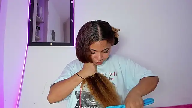 MELINAMARTINS online show from April 2026 08:46:02 PM