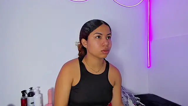 MELINAMARTINS online show from February 2026 08:48:02 PM