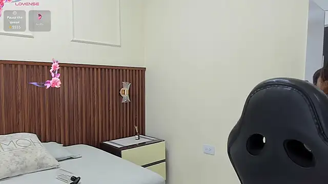 MELINAMARTINS online show from September 2025 07:39:02 PM