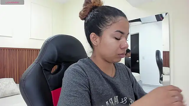 MELINAMARTINS online show from November 2025 07:39:02 PM