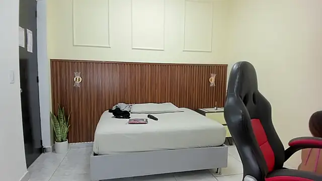 MELINAMARTINS online show from September 2025 07:32:02 PM