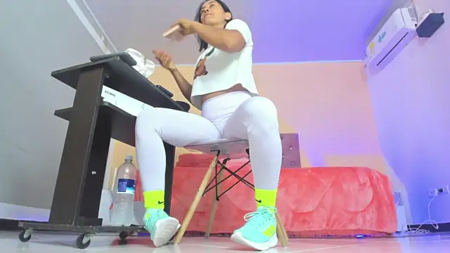 cristal crossfitx online show from February 2026 10:23:01 AM