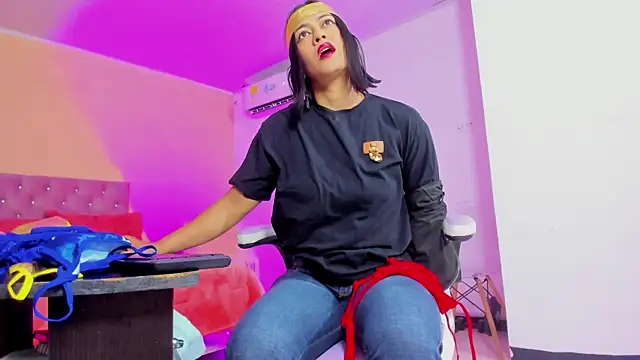 Snapshot of cristal_crossfitx chatting on October 2025 10:12:02 AM cristal crossfitx online show from October 2025 10:12:02 AM