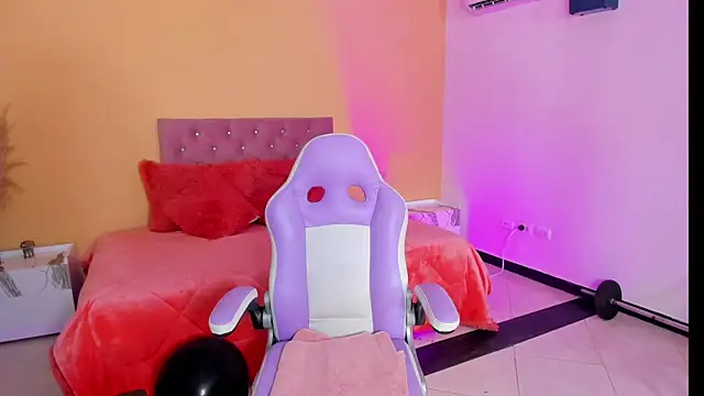 Snapshot of cristal_crossfitx chatting on November 2025 10:30:02 AM cristal crossfitx online show from November 2025 10:30:02 AM