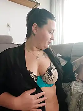 Snapshot of justtess chatting on March 2025 08:17:01 AM justtess online show from March 2025 08:17:01 AM