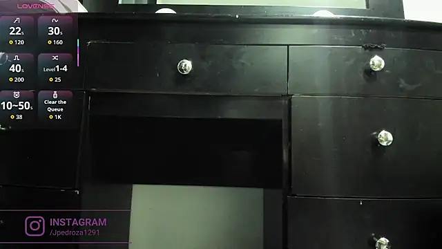 Snapshot of crystal_beennz chatting on December 2025 03:27:01 AM crystal beennz online show from December 2025 03:27:01 AM