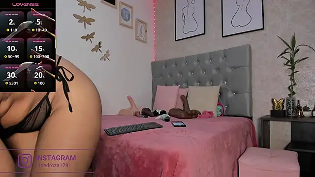 crystal beennz online show from December 2025 01:05:02 AM