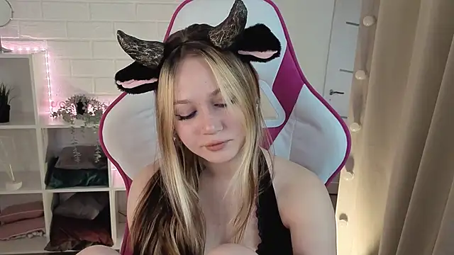 SweetieAngela online show from November 2025 01:45:01 PM