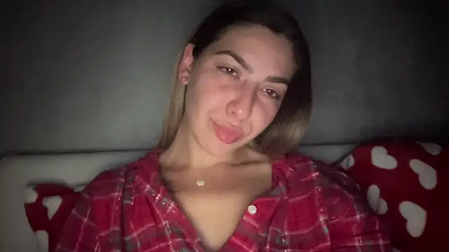 Snapshot of sarrah_rossy chatting on October 2025 08:52:01 PM sarrah rossy online show from October 2025 08:52:01 PM