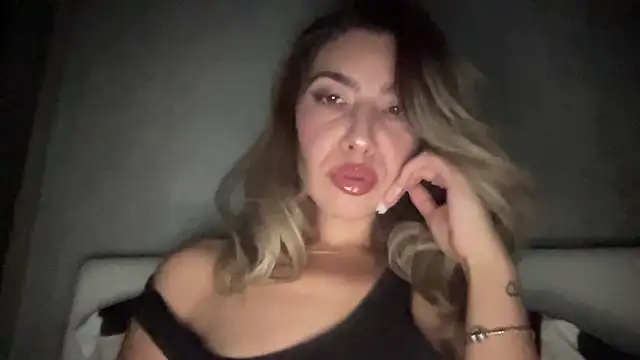 Snapshot of sarrah_rossy chatting on October 2025 09:49:02 PM sarrah rossy online show from October 2025 09:49:02 PM